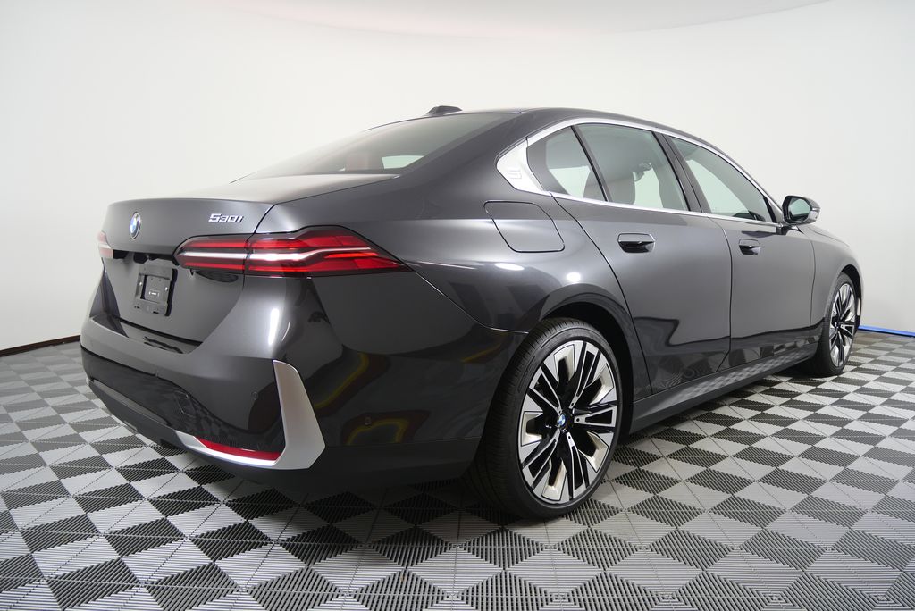 Thumbnail: 2025 BMW 5 Series - 3