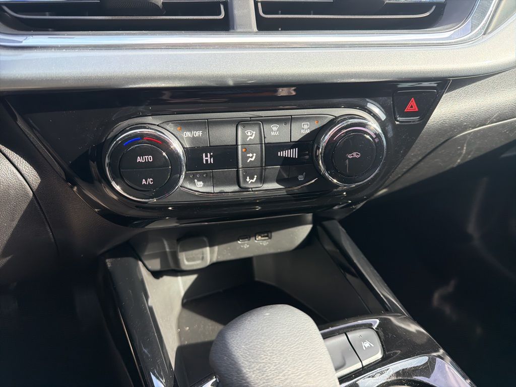 Thumbnail: 2024 Chevrolet Trax - 31