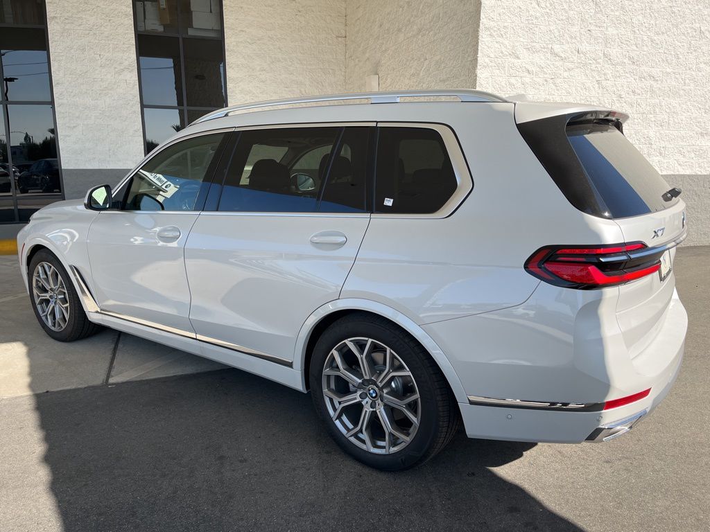 2025 BMW X7 xDrive40i 3