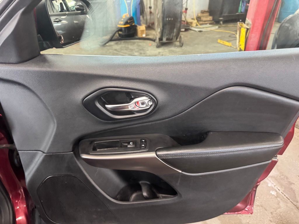 Used 2019 Jeep Cherokee SUV
