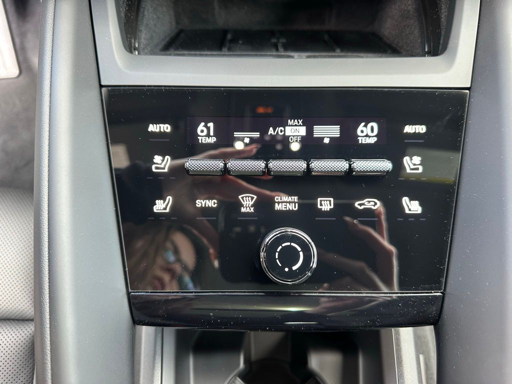 Thumbnail: 2026 Porsche Macan - 27