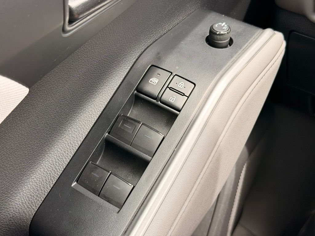 2021 Toyota Highlander L Celestial Silver Metallic - Jim Hudson Acura - Image 28