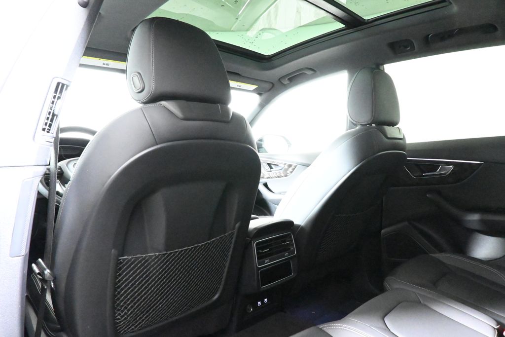 Thumbnail: 2021 Audi Q8 - 30