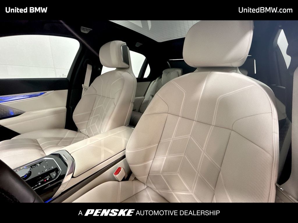 2023 BMW i7 xDrive60 14