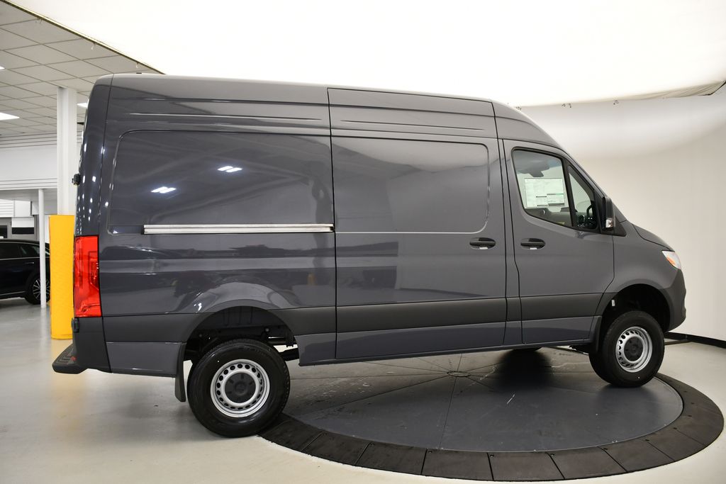 Thumbnail: 2025 Mercedes-Benz Sprinter - 9