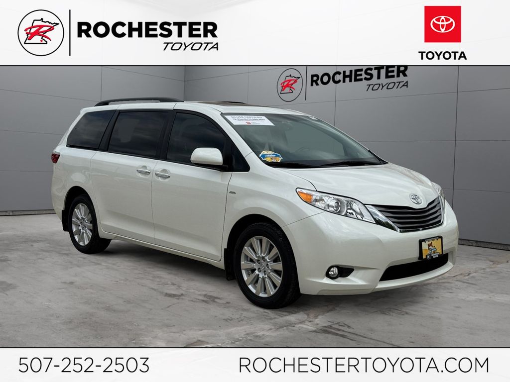  2017 Toyota Sienna XLE Premium 7-Passenger AWD   