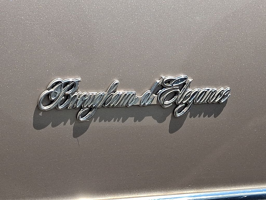 1992 Cadillac Brougham — photo 10