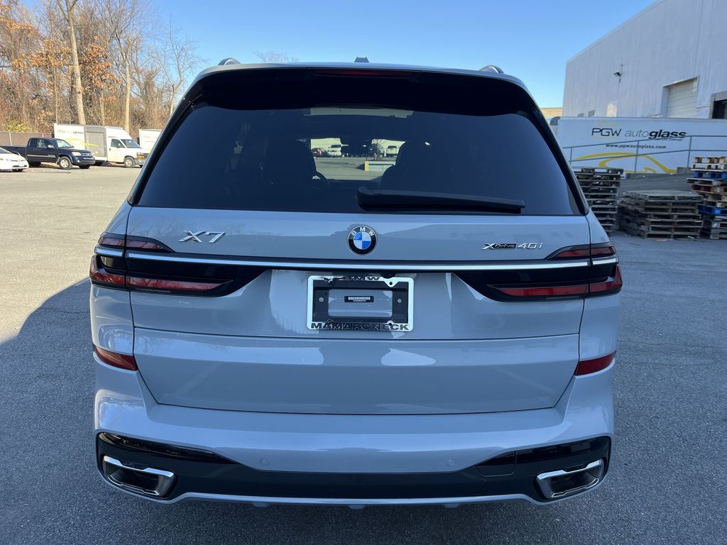 Thumbnail: 2024 BMW X7 - 24