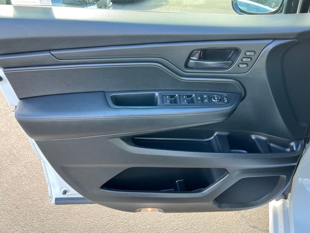 Thumbnail: 2023 Honda Odyssey - 12