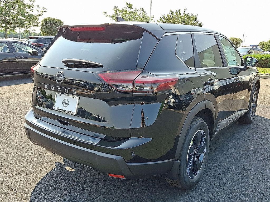 Thumbnail: 2026 Nissan Rogue - 4
