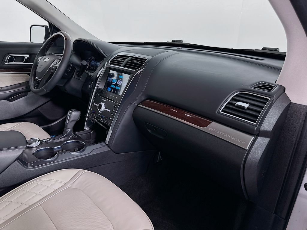 Thumbnail: 2018 Ford Explorer - 31