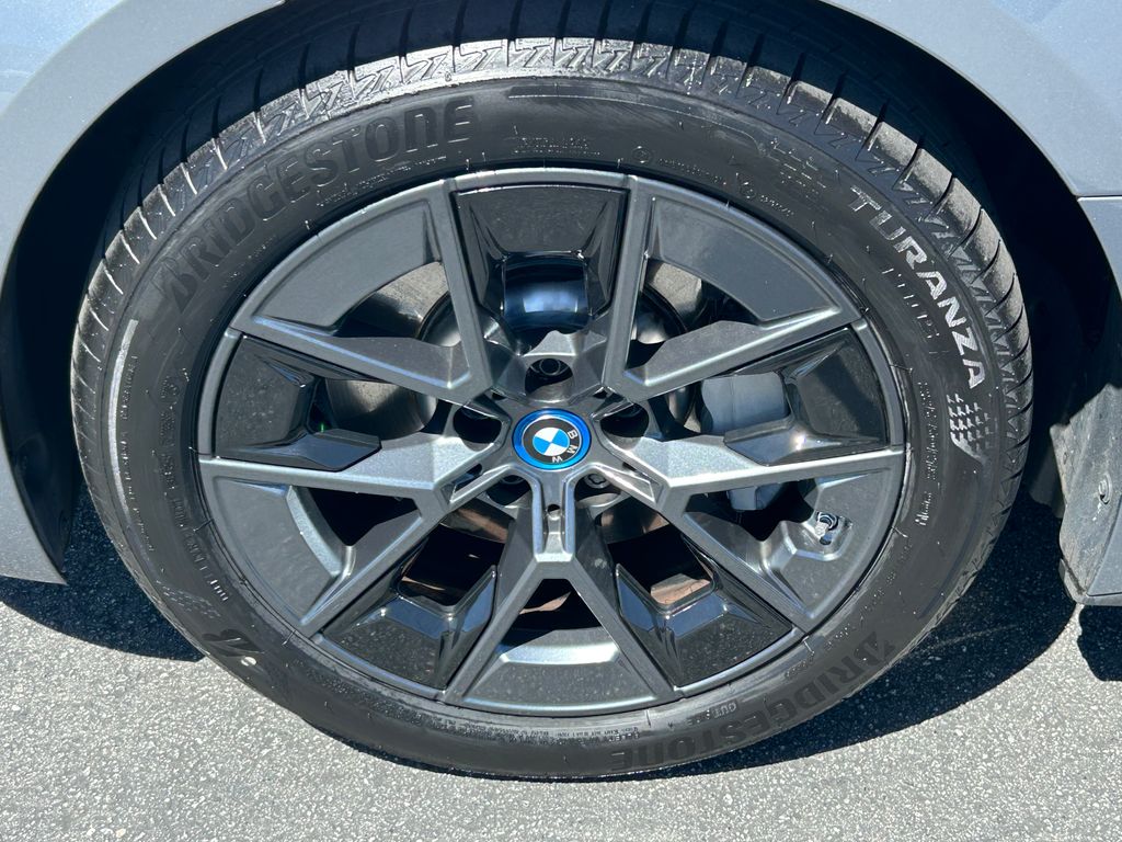 Thumbnail: 2023 BMW i4 - 9