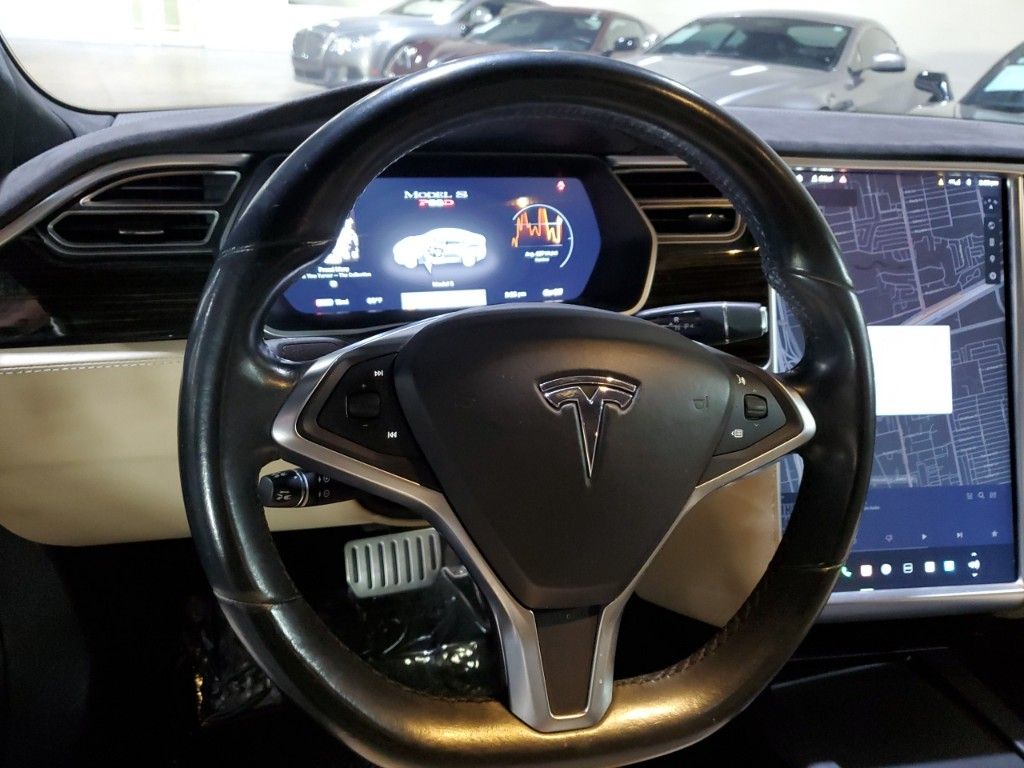 2016 Tesla Model S P90D 31