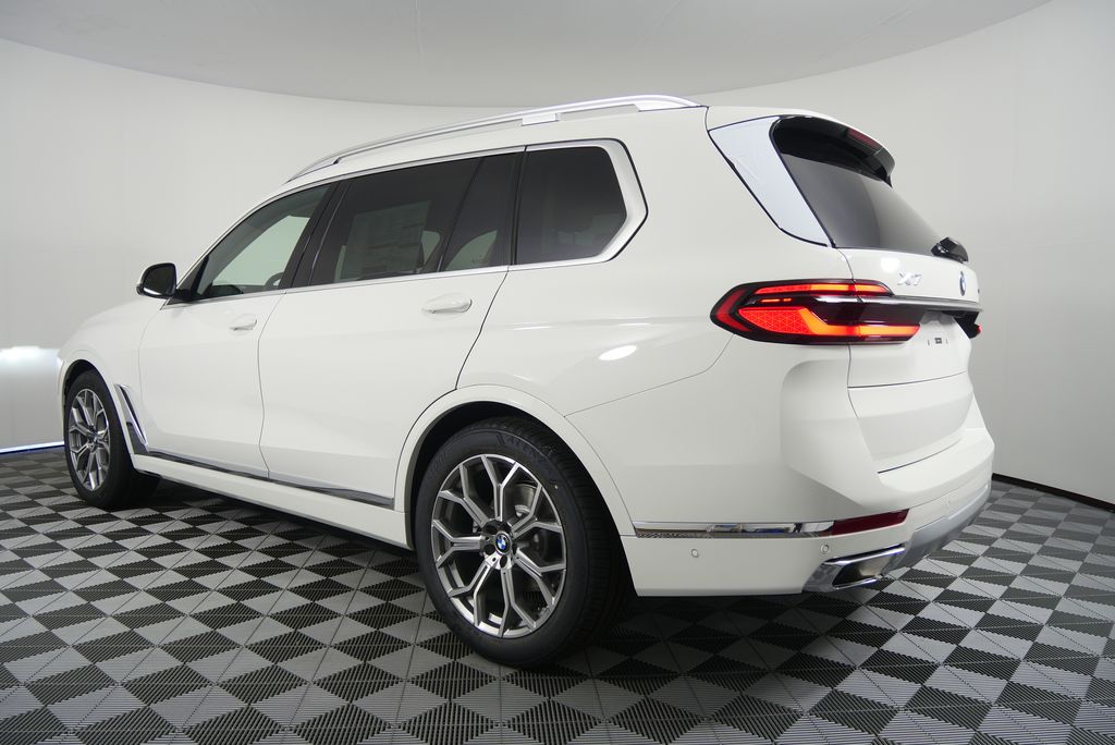 Thumbnail: 2026 BMW X7 - 5