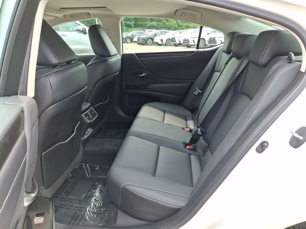 Used 2022 Lexus ES Sedan