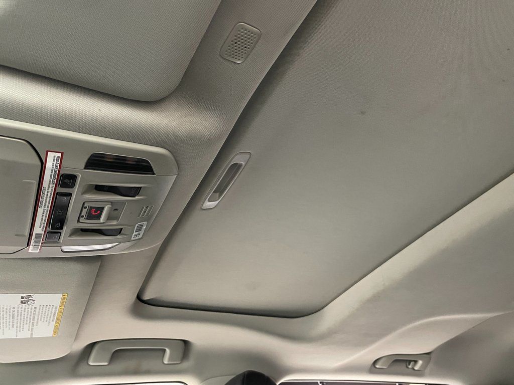 Thumbnail: 2021 Toyota Highlander - 32