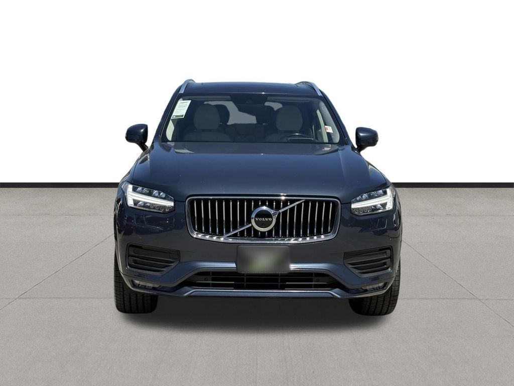 2022 Volvo XC90 T6 Momentum - 1