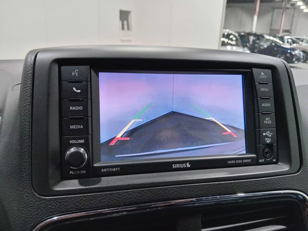 2018 Dodge Grand Caravan SXT — Billet Silver Metallic Clearcoat — photo 22