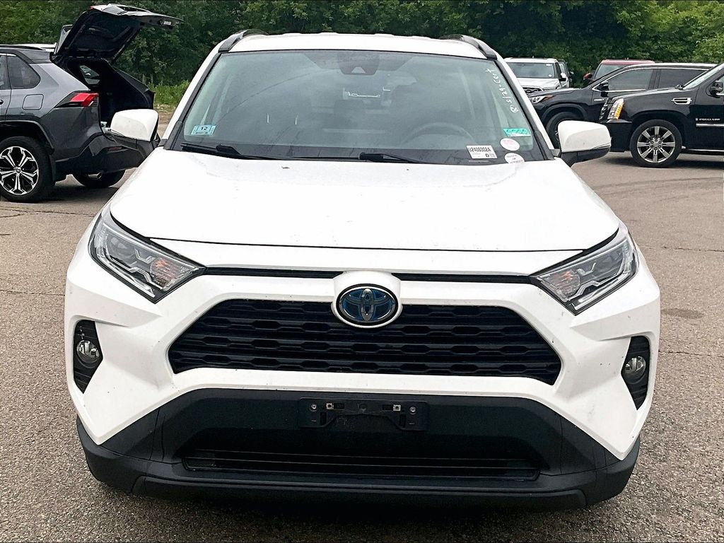2021 Toyota RAV4 Hybrid — photo 2