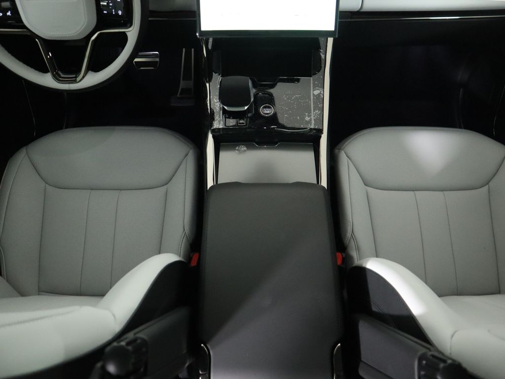 Thumbnail: 2025 Land Rover Range Rover Sport - 17