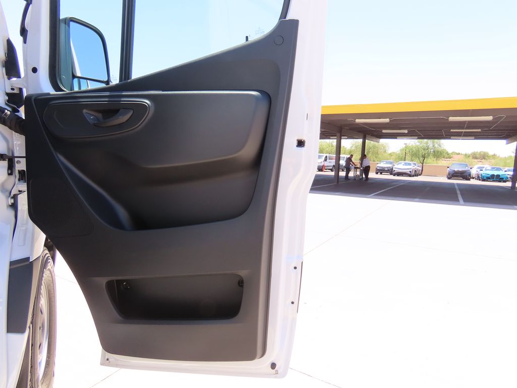 Thumbnail: 2025 Mercedes-Benz Sprinter - 23