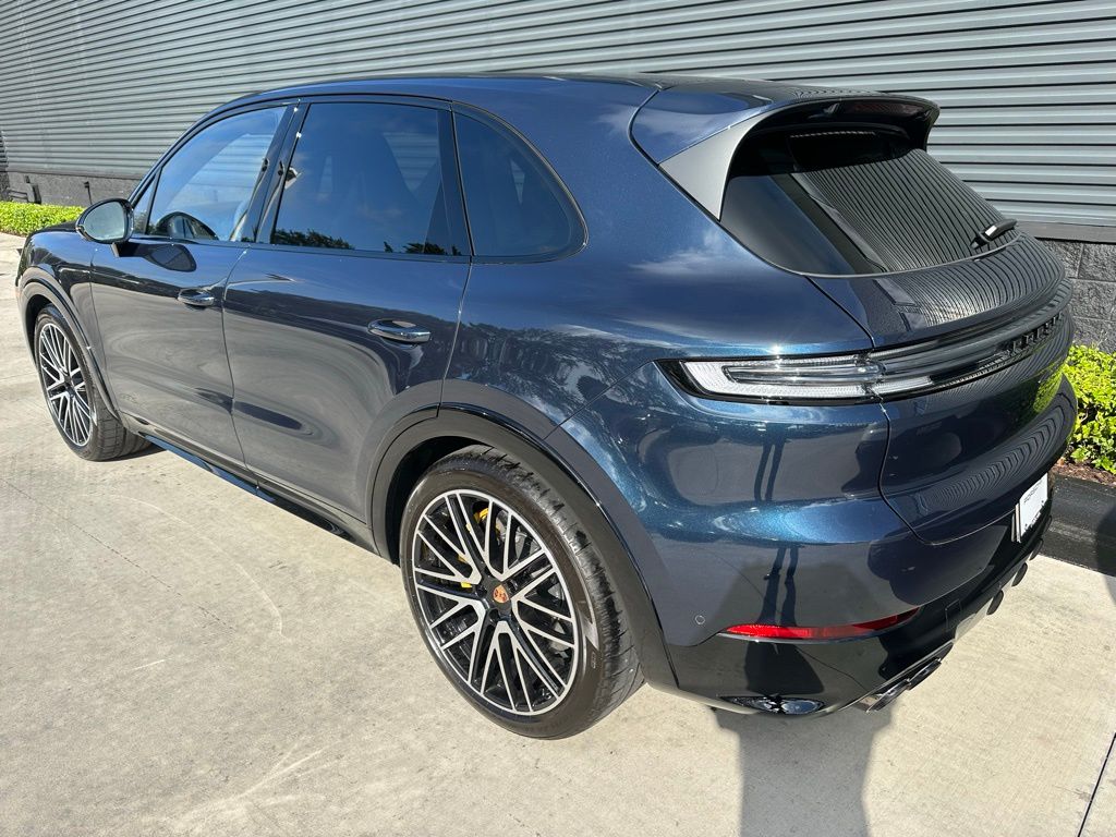 Thumbnail: 2025 Porsche Cayenne - 3