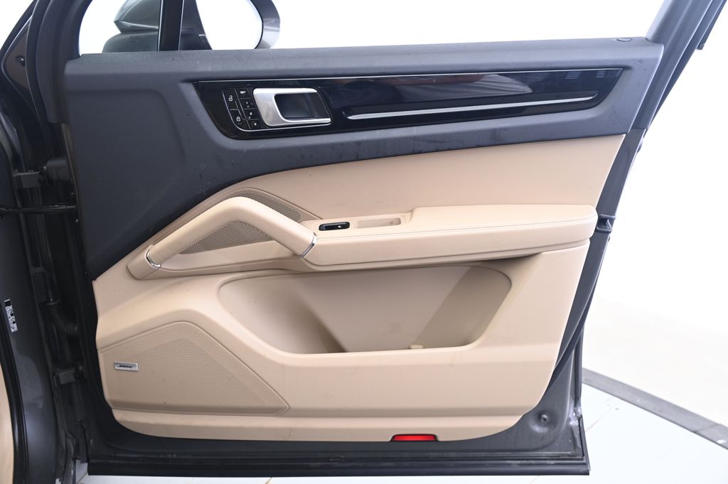 Thumbnail: 2020 Porsche Cayenne - 20