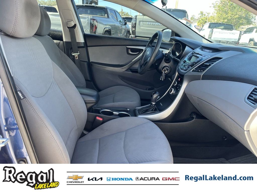 2016 Hyundai Elantra SE 12