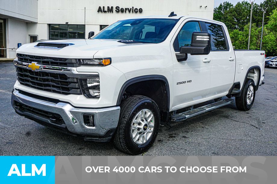 Used 2025 White Chevrolet LT image 3