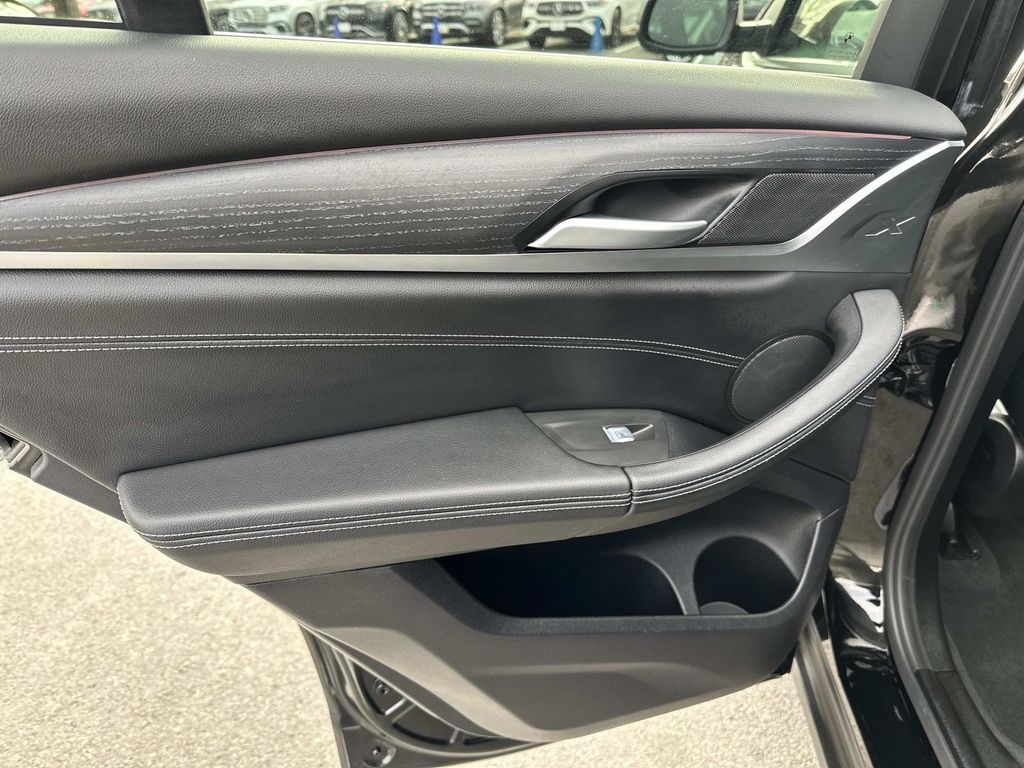 Thumbnail: 2023 BMW X4 - 31