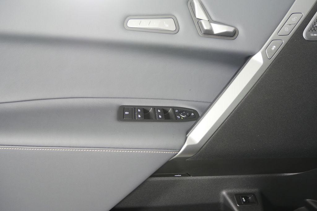 Thumbnail: 2026 BMW iX - 9