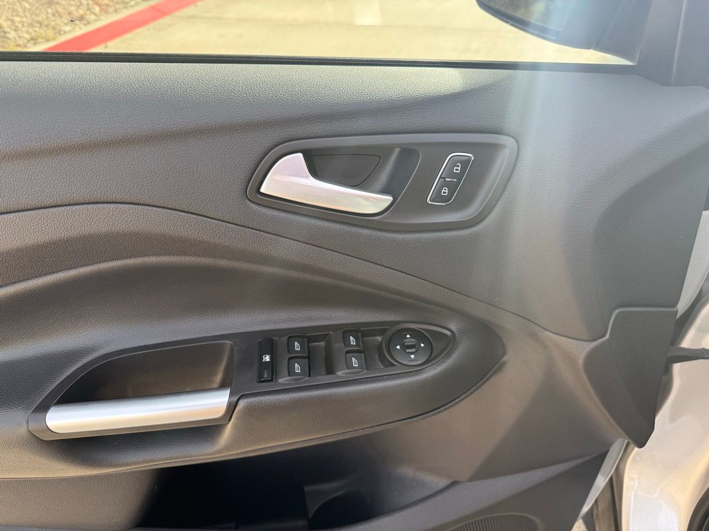 Thumbnail: 2016 Ford Escape - 10