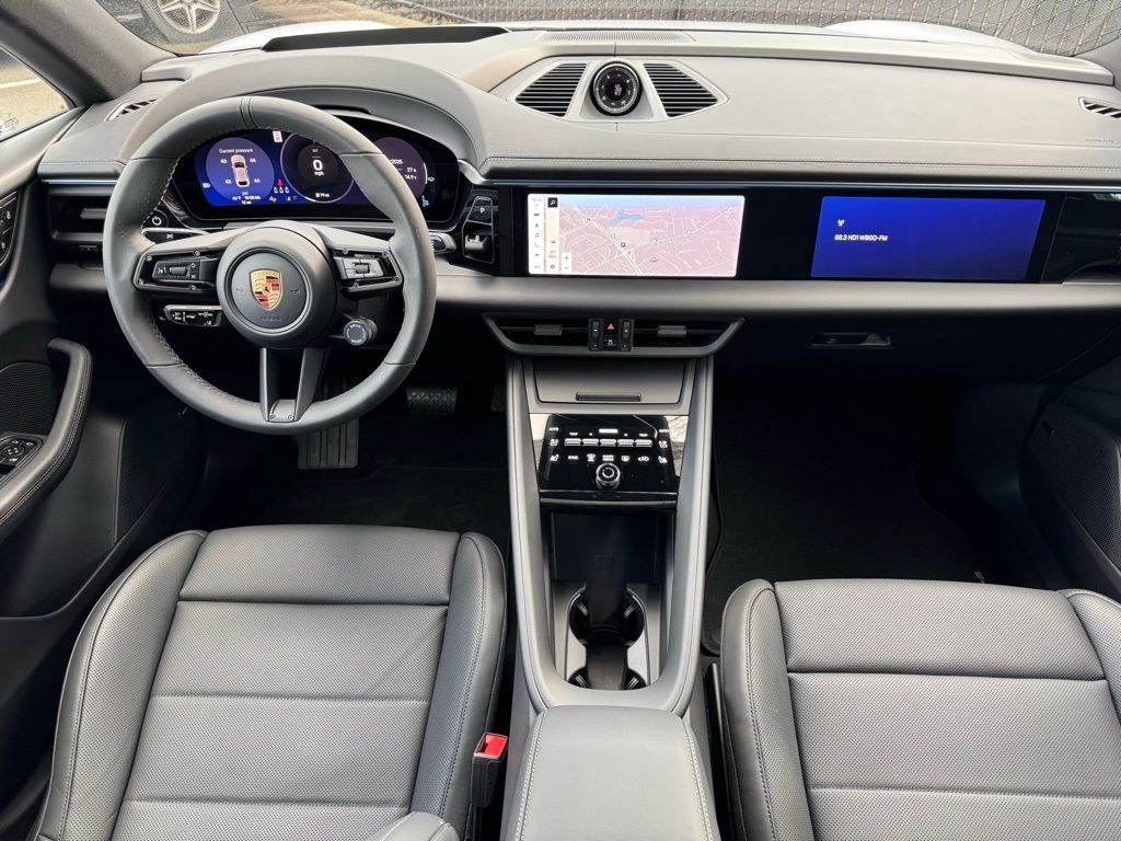 2025 Porsche Macan T 25