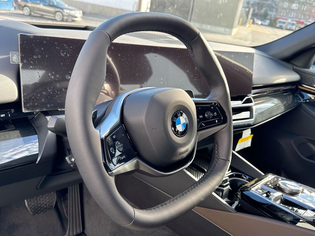 2025 BMW 5 Series 530i xDrive 13