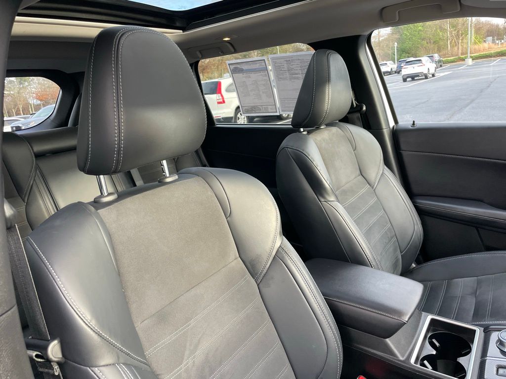 Thumbnail: 2024 Mitsubishi Outlander - 32