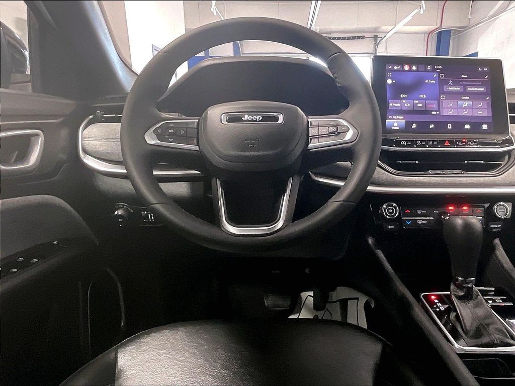 2023 Jeep Compass — photo 17