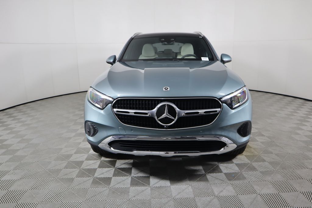 2025 Mercedes-Benz GLC 300 2