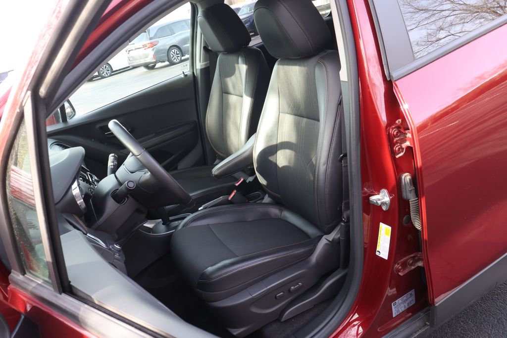 Thumbnail: 2022 Chevrolet Trax - 30