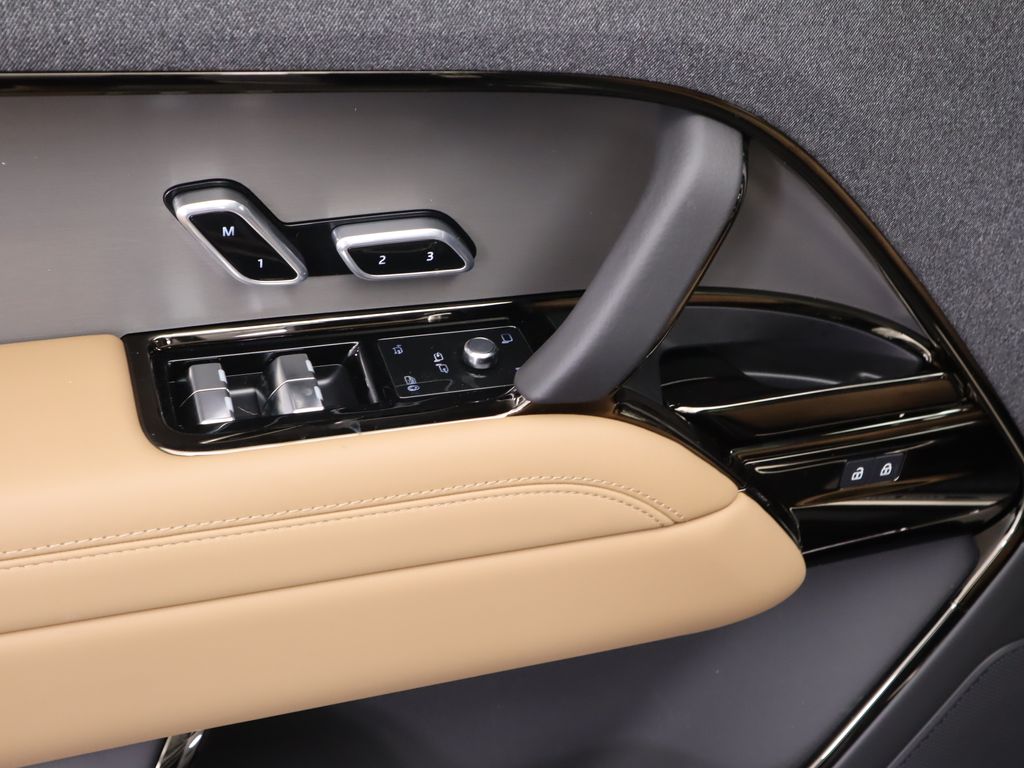 Thumbnail: 2025 Land Rover Range Rover Sport - 24