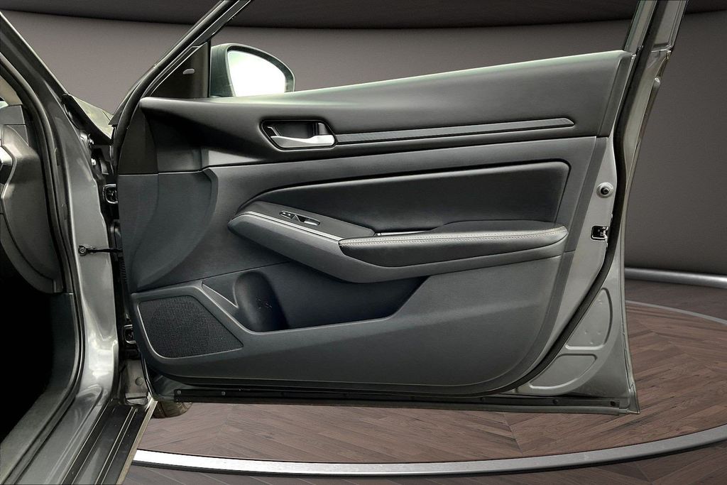 Used 2024 Nissan Altima Sedan