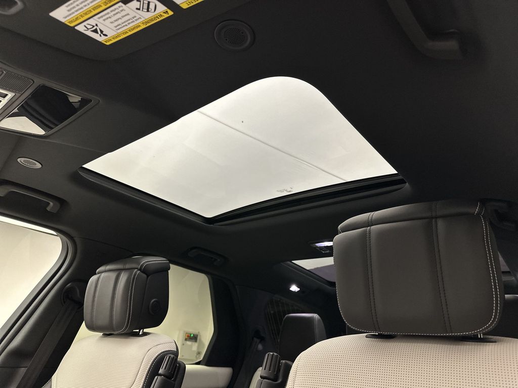2024 Land Rover Discovery Dynamic SE 16