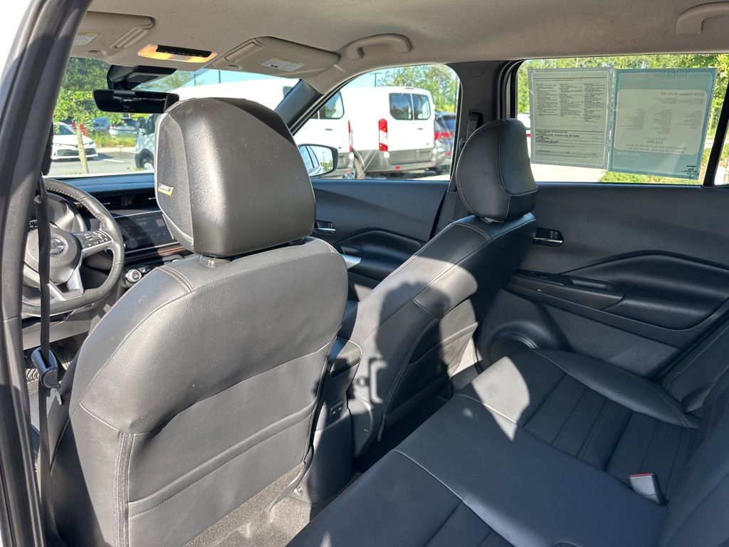 2020 Aspen White/Super Black Nissan Kicks SR FWD SUV