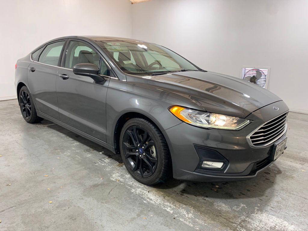 2020 Ford Fusion SE 3