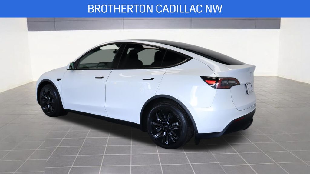 View vehicle photo 3