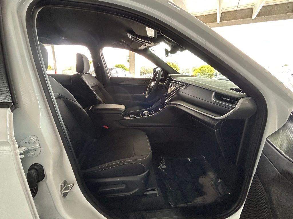 Used 2025 Bright White Clearcoat Jeep Laredo image 29