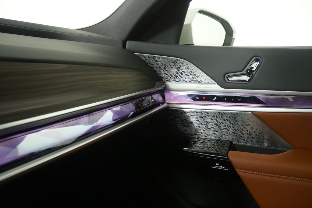 Thumbnail: 2026 BMW 7 Series - 26
