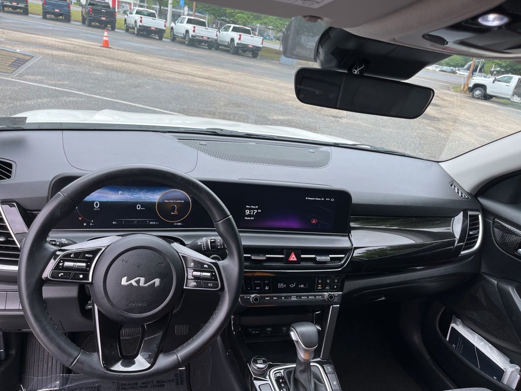 Used 2024 White Kia X-Line image 20