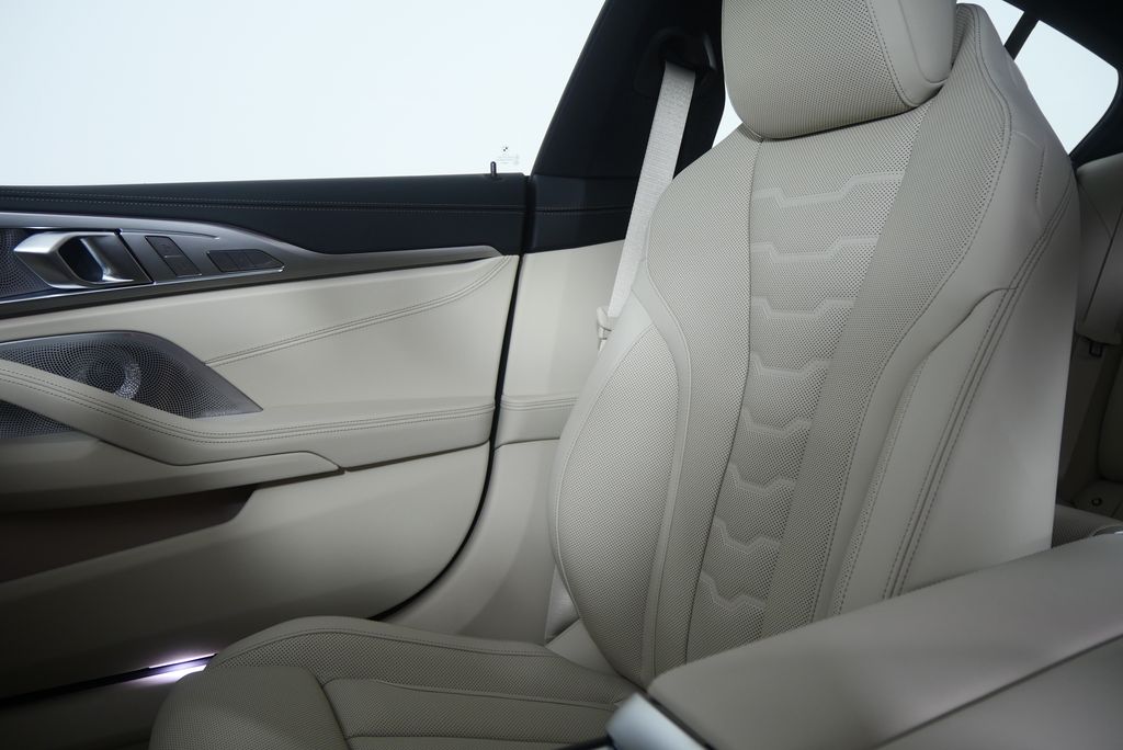 Thumbnail: 2026 BMW 8 Series - 23