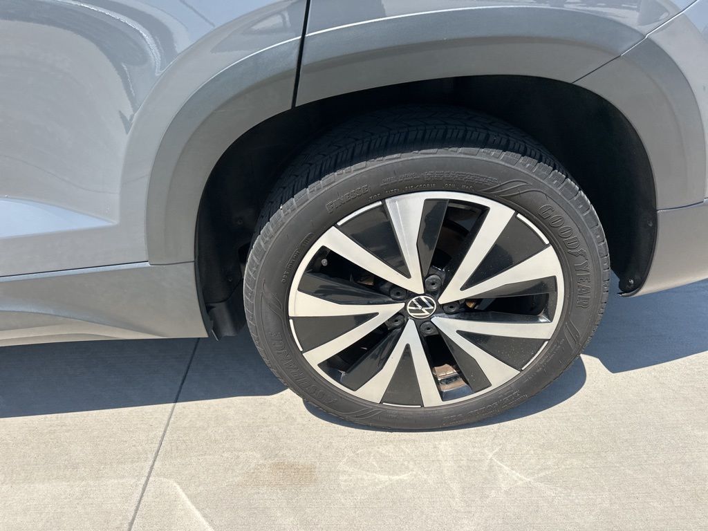 2022 Gray Volkswagen Taos 1.5T SE FWD SUV