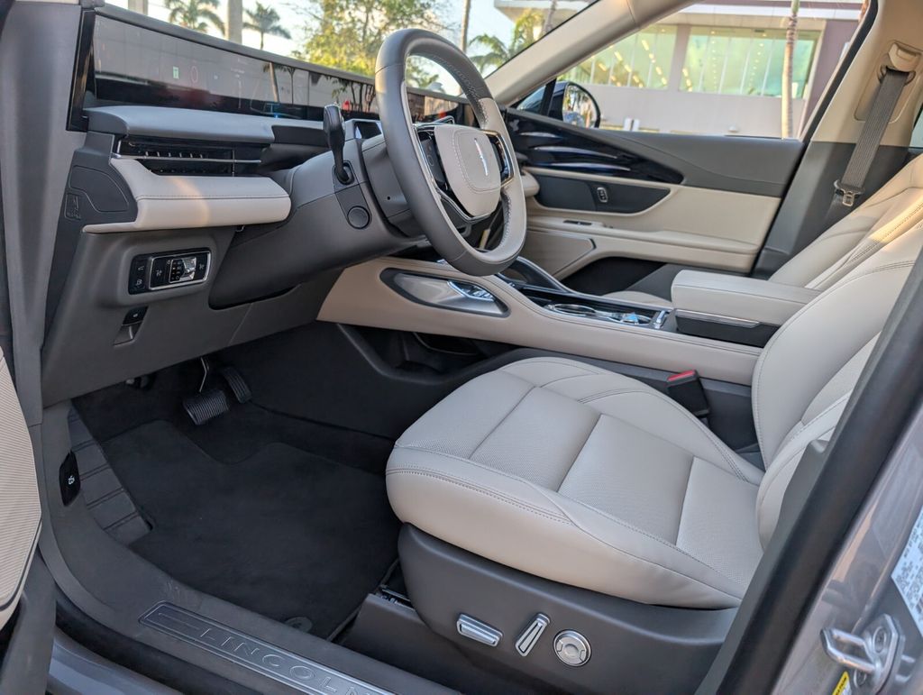 new 2025 Lincoln Nautilus car, priced at $55,728
